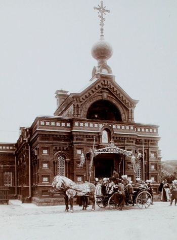 Wejście główne do cerkwi w Twierdzy Osowiec. Wizyta cara Mikołaja II - sierpień 1897 r